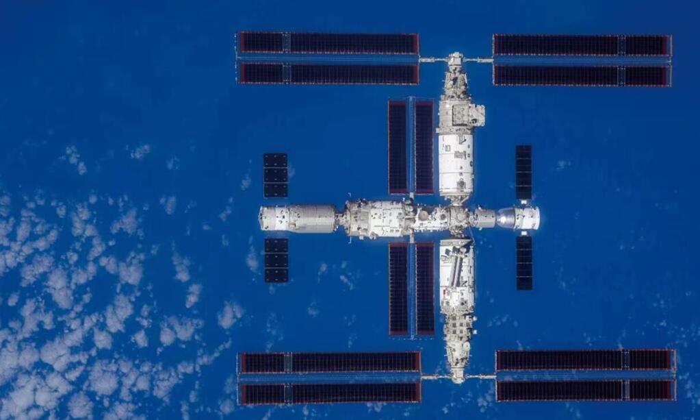 図1: 神舟16号の乗組員が撮影した中国宇宙ステーション「天宮」