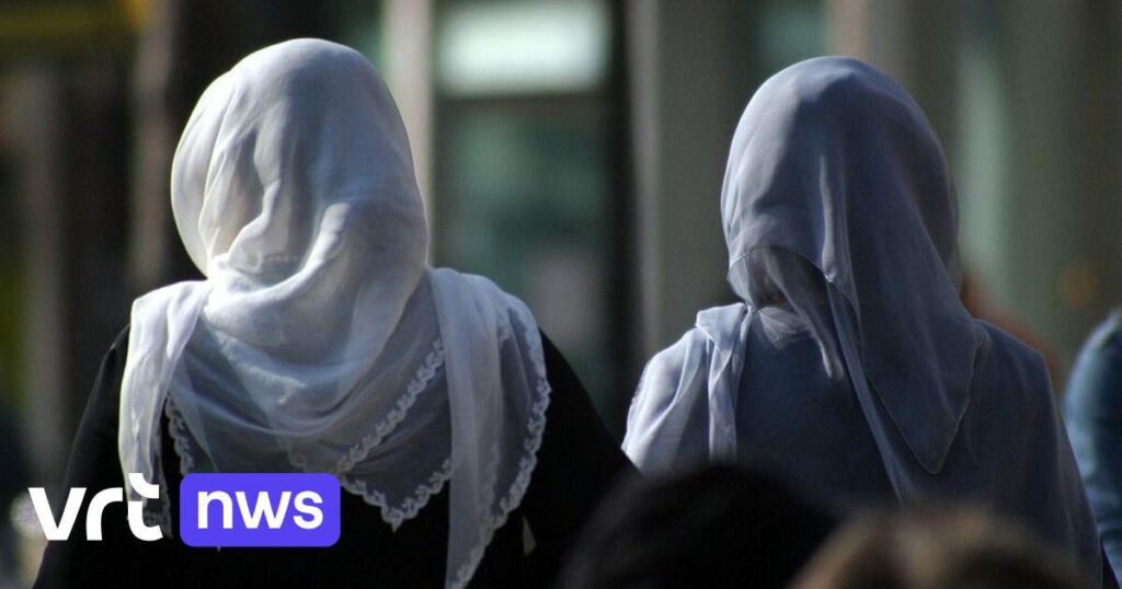 ゲント市立学校は、州の禁止の後、すべての女の子の頭サーカブを備えたすべての女の子の世話をすることができません
