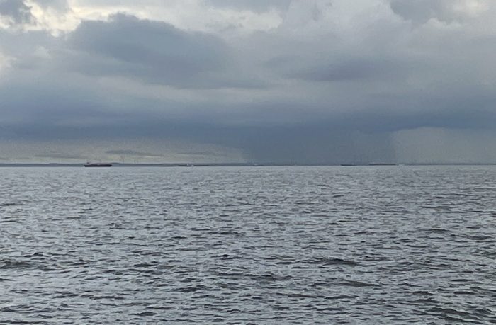 行方不明者の専従捜索を終了　久米島沖の台湾漁船火災　沖縄 - 琉球新報デジタル