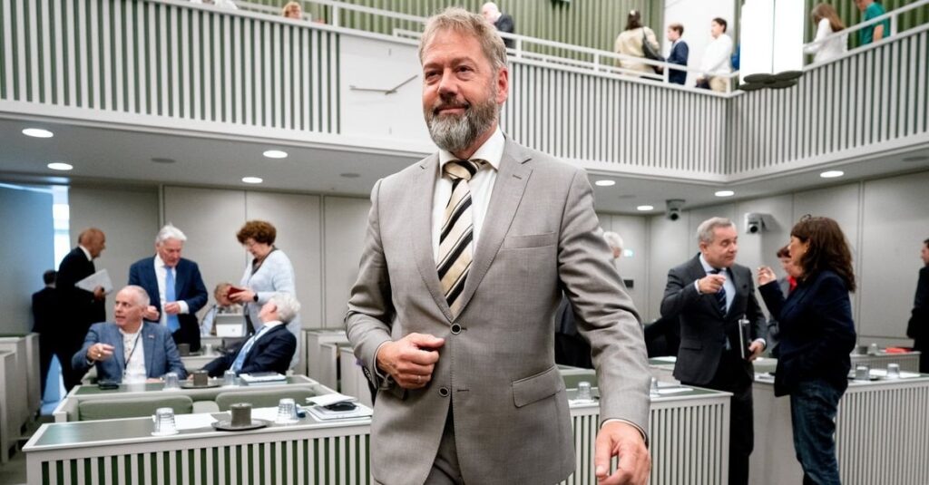 BBB上院議員のケンパーマンは、出発で割合を驚かせましたが、コースへの不満はより広いです