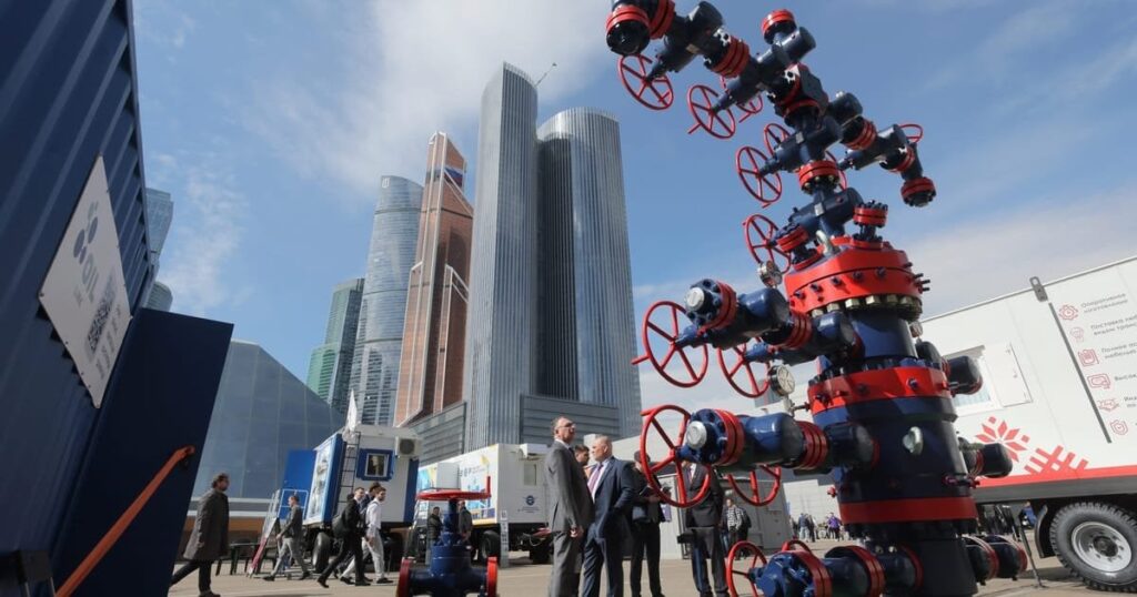 ハンガリーと一緒にロシア5.4mldに支払いました。戦争の開始以来の石油のユーロ。 1800ショットのイスカンダーを購入するのに十分です。そして、世界を疑問に思います、私たちはする必要はありませんでした。
