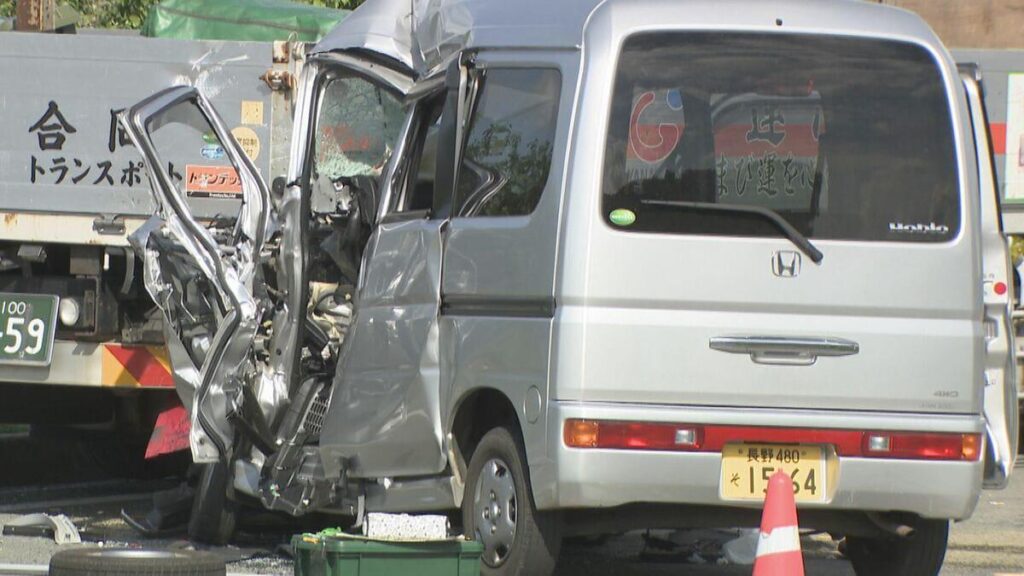 1人死亡2人重軽傷 道路脇に停車中の大型トラックに80代男女が乗った軽ワゴン車が衝突 長野市の国道