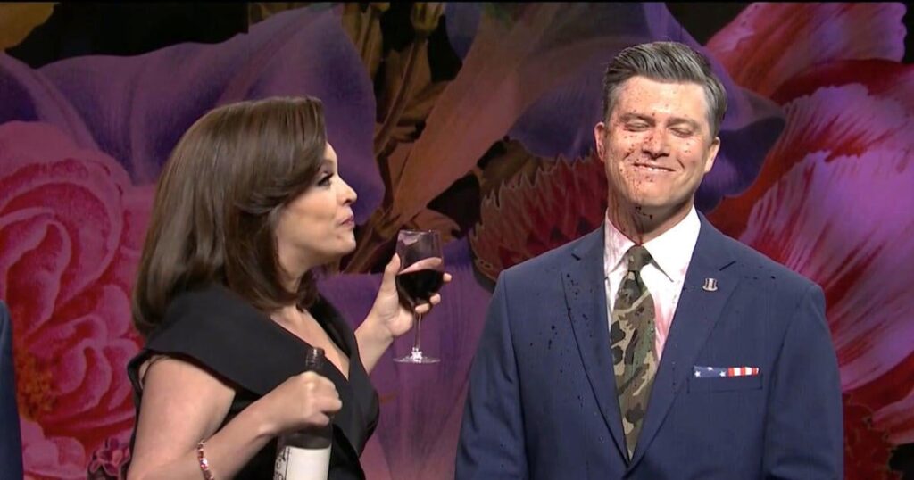 SNLのJeaninePirroがHegseth's Mouthで唾を吐くように戻ってきました