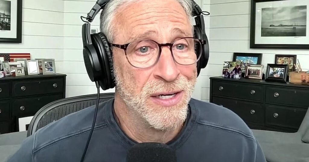 ジョン・スチュワートは、トランプの物語がどのように終わるかについて暗い予測を共有しています