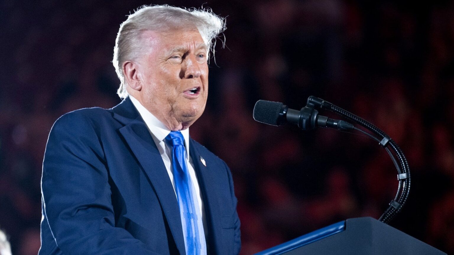 トランプは、共和党員が議会から民主党を追放し始めることを示唆している