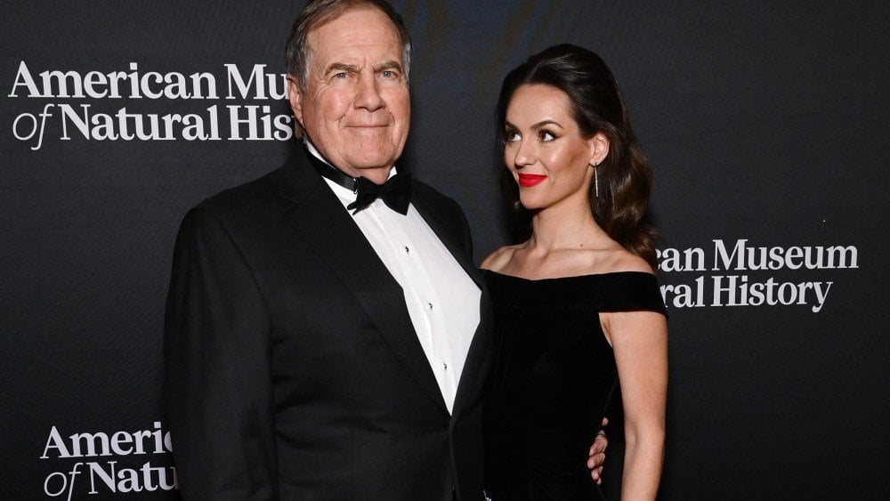 ビル・ベリチックは、CBSのインタビューは、彼のガールフレンドのジョードン・ハドソンが会話をコントロールしようとしていた「偽の物語」を提示したと言います。