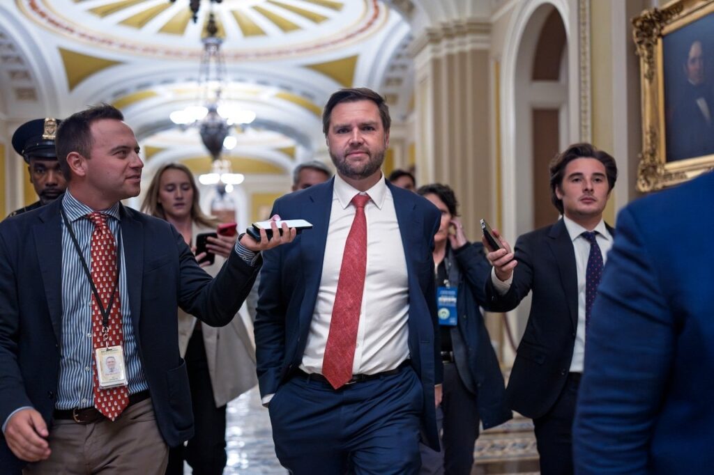 米国上院議員ディック・ダービンは、バイデンの下でのJDヴァンスの遅延を引用して、米国の弁護士のピックを停止するために