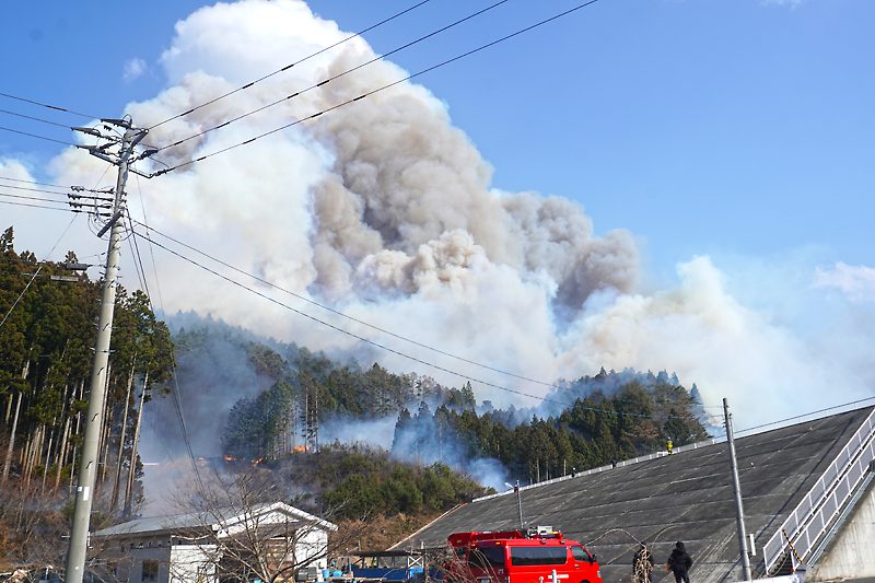 3月1日【岩手県大船渡市 山火事 緊急支援】懸命な消火活動は続き、鳴りやまないサイレンに募る不安 - 空飛ぶ捜索医療団"ARROWS"