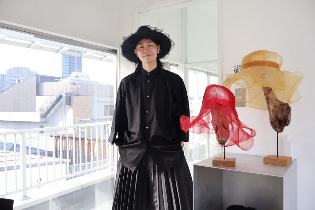 日爪ノブキ（ひづめ・のぶき）