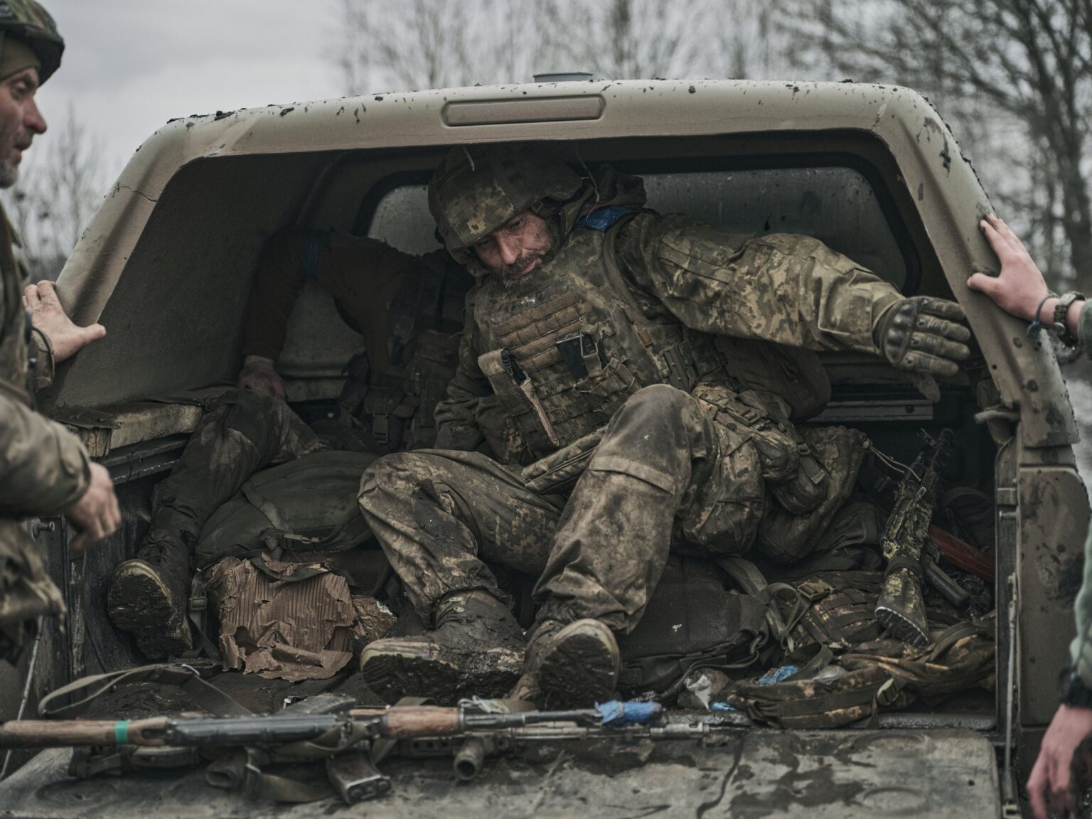 ウクライナは、最前線で大量に存在するロシア軍について警告するように聞こえます