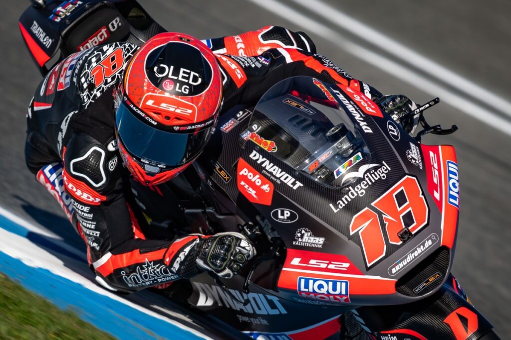 Manuel González «menace» la suprématie totale en France après un FP1 record. Manuel González «menace» la suprématie totale en France après un FP1 record.