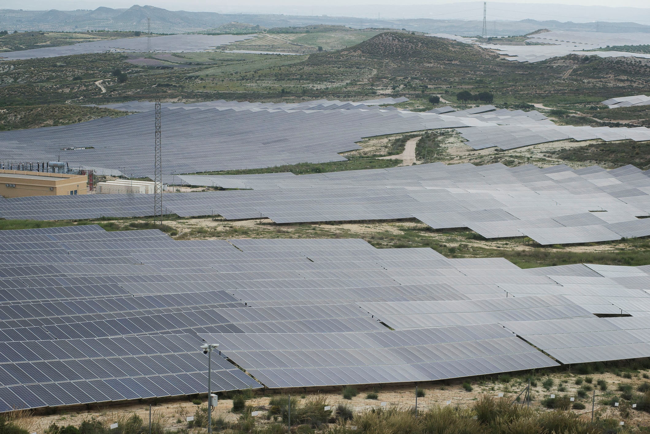 中国ソーラー企業、米関税でインドネシアやラオスに生産移管