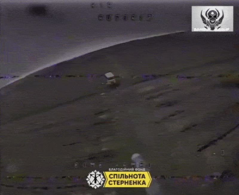 ロシア軍は黄色いスクールバスで戦いに巻き込まれました