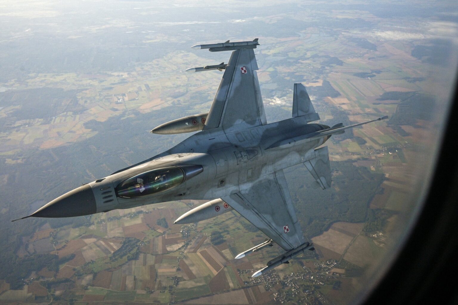 NATOは、長距離のロシアのミサイルストライキの後、戦闘機をスクランブルします