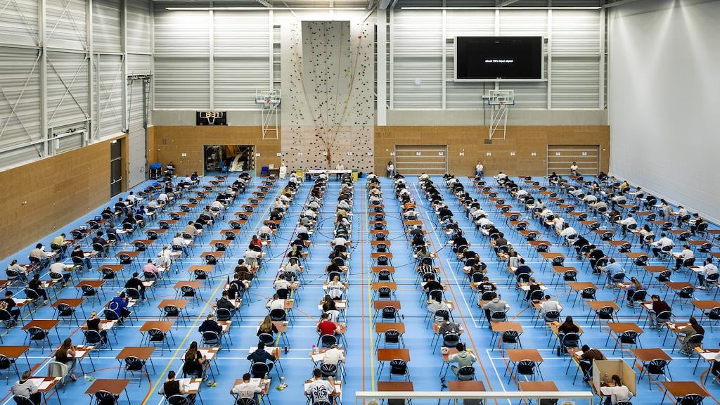 試験の学生デン・ヘルダーはSpiekstugenでスキャンしました：「まるであなたが税関に行かなければならないかのように」