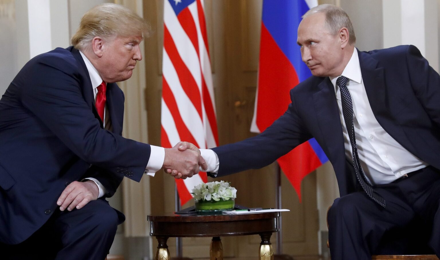 停戦でプーチンへの洞窟のために火をつけてトランプ