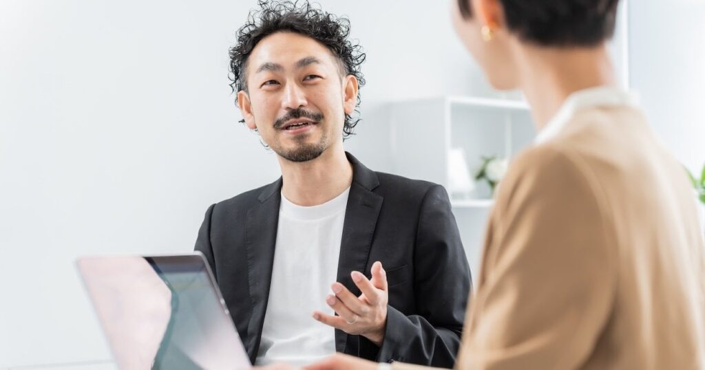 頭の悪い管理職はミスをしたら「言い訳」をする。じゃあ、頭のいい管理職はどんな一言をいう？