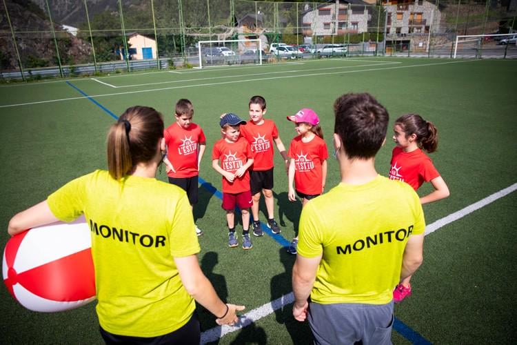 Andorra補助金を備えた民間団体は、カタロニアを公開活動と声明で使用する必要があります