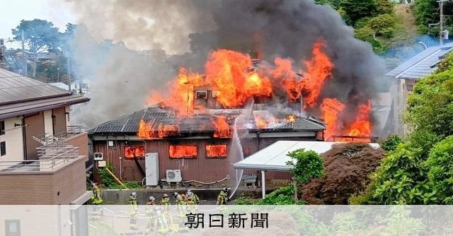 横浜市都筑区で住宅が全焼、室内に散弾銃や大量の銃弾も けが人なし