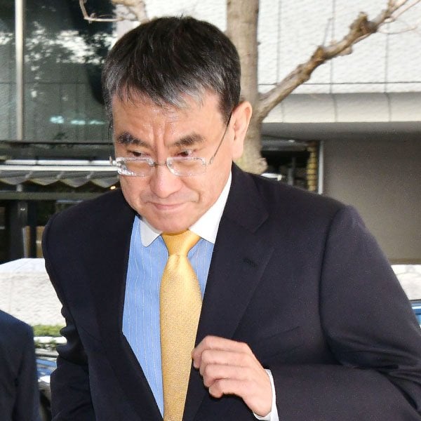 河野太郎氏が“遠吠え”…自公立の年金法案修正に「毒入りあんこだ！」と噛みついたワケ ― 河野案が暗礁に乗り上げた事実に変わりない