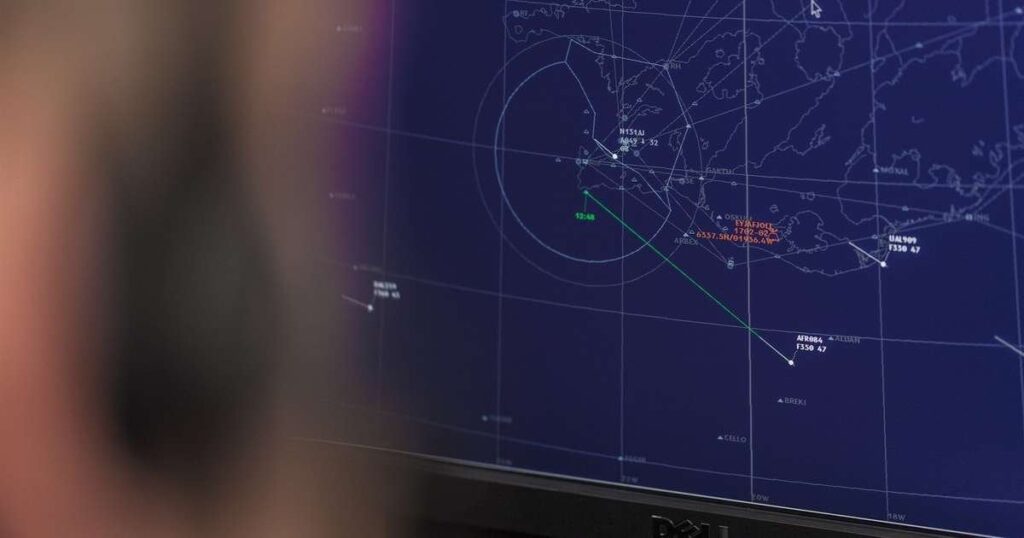 航空管制官は、彼らがするべきよりも少ない作業の許可を送信します-Rúv.is