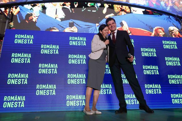 ビクトリースクエアでの会議でのニクシュール・ダン：私はあなたに1つのことを約束したいと思います。私はあなたの期待の最盛期になろうとします。私たちにはまだ小さなステップがあるので、最終的にルーマニアはルーマニア人のために働く当局を持っています