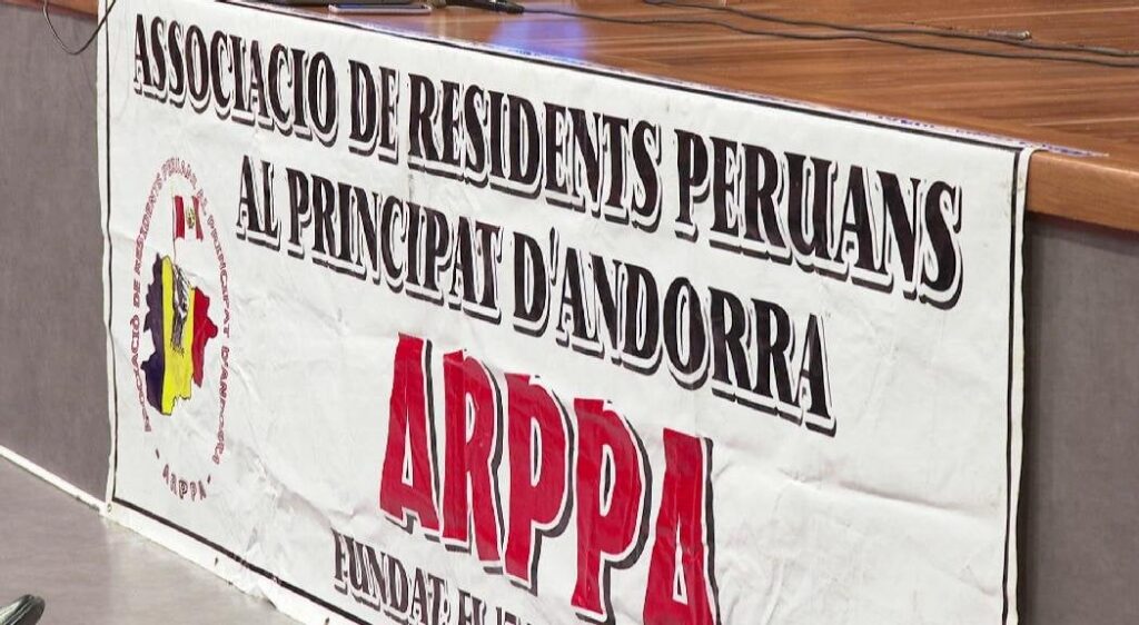 ペルーの住民協会によって保証されているように、アンドラで働いている1000人以上の違法なペルー人はいますか？