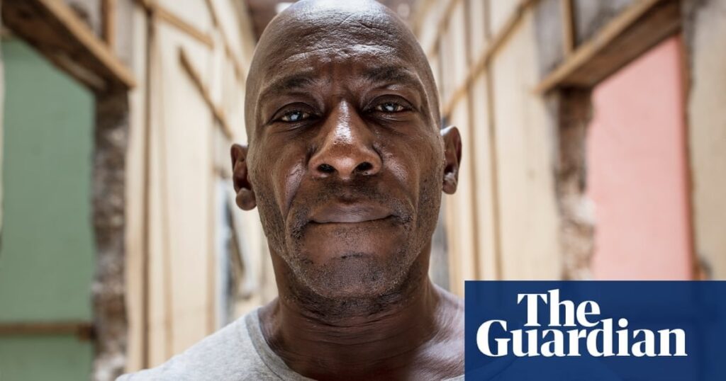 英国は、ジャマイカから誤って強制送還されたウィンドラッシュ世代の男に帰ることに同意します