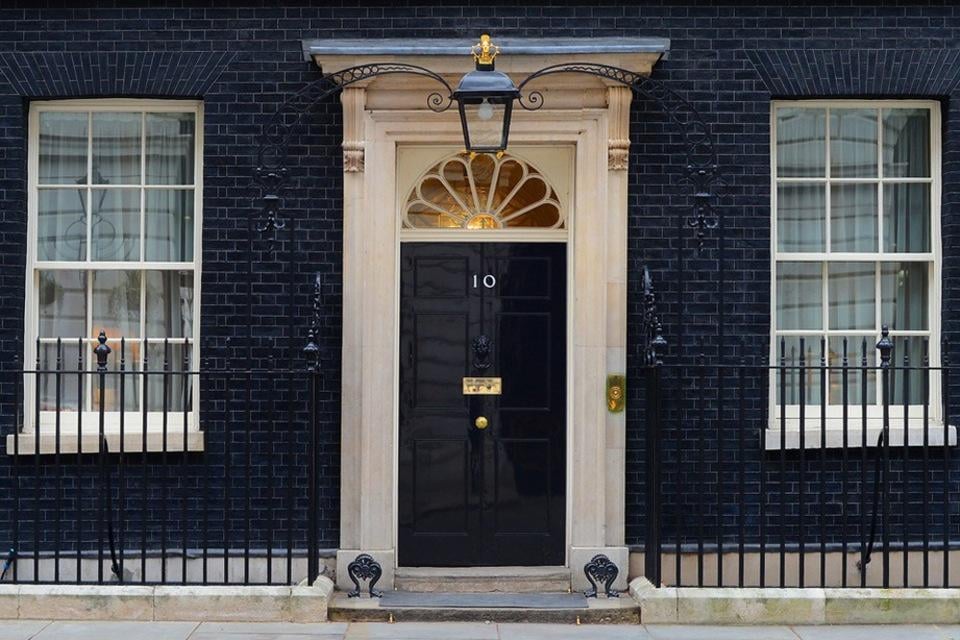 英国としてのシャドウ艦隊を標的とする史上最大の制裁パッケージを発表する首相は、ロシアに圧力をかけます