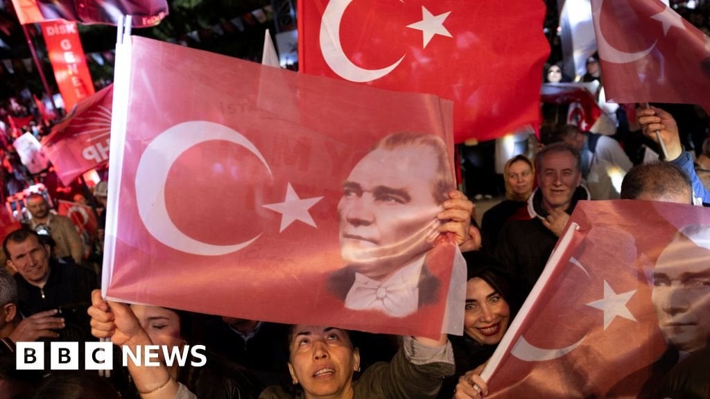 トルコは野党のメンバーを含む数十人を逮捕します