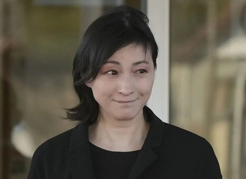 広末涼子「双極性感情障害」を公表し全ての芸能活動休止発表「心身の回復に専念」甲状腺機能亢進症の診断も
