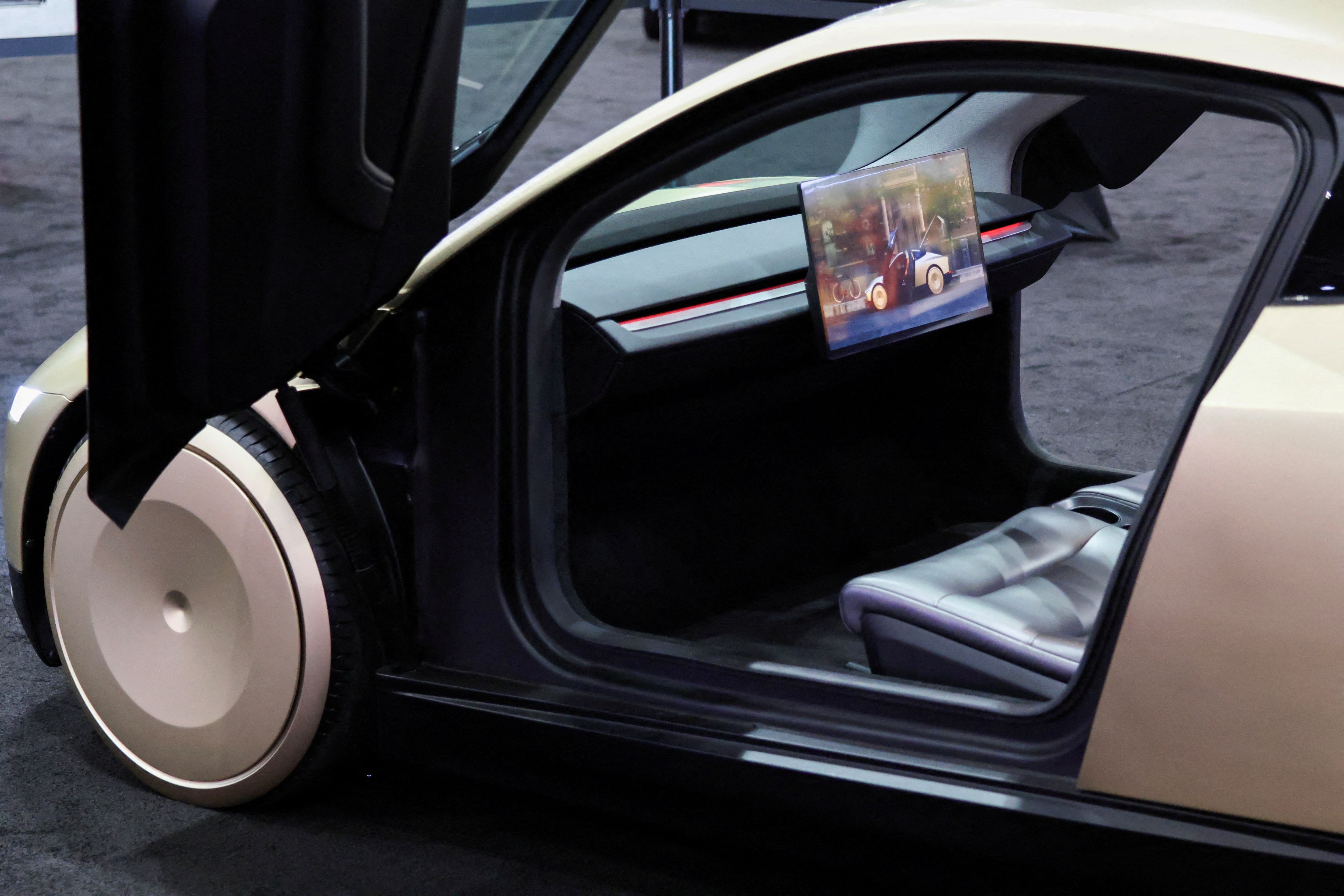 EXCLUSIVE-テスラ、中国から「サイバーキャブ」部品の対米出荷検討＝関係筋