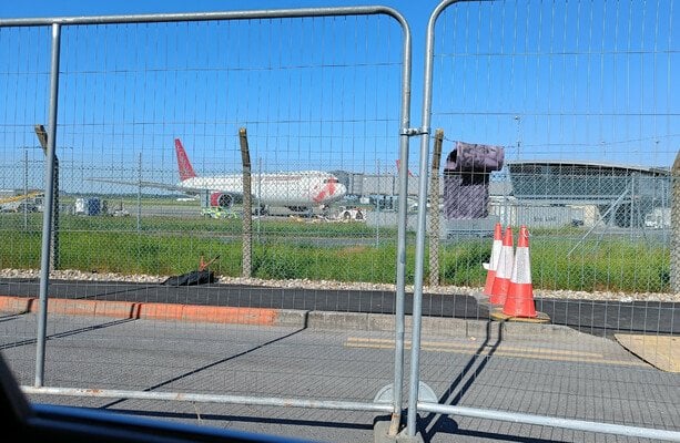 ガルダは、シャノン空港で米国の飛行機の後に入院し、プロパレスチナ抗議者によってスプレー塗装されました
