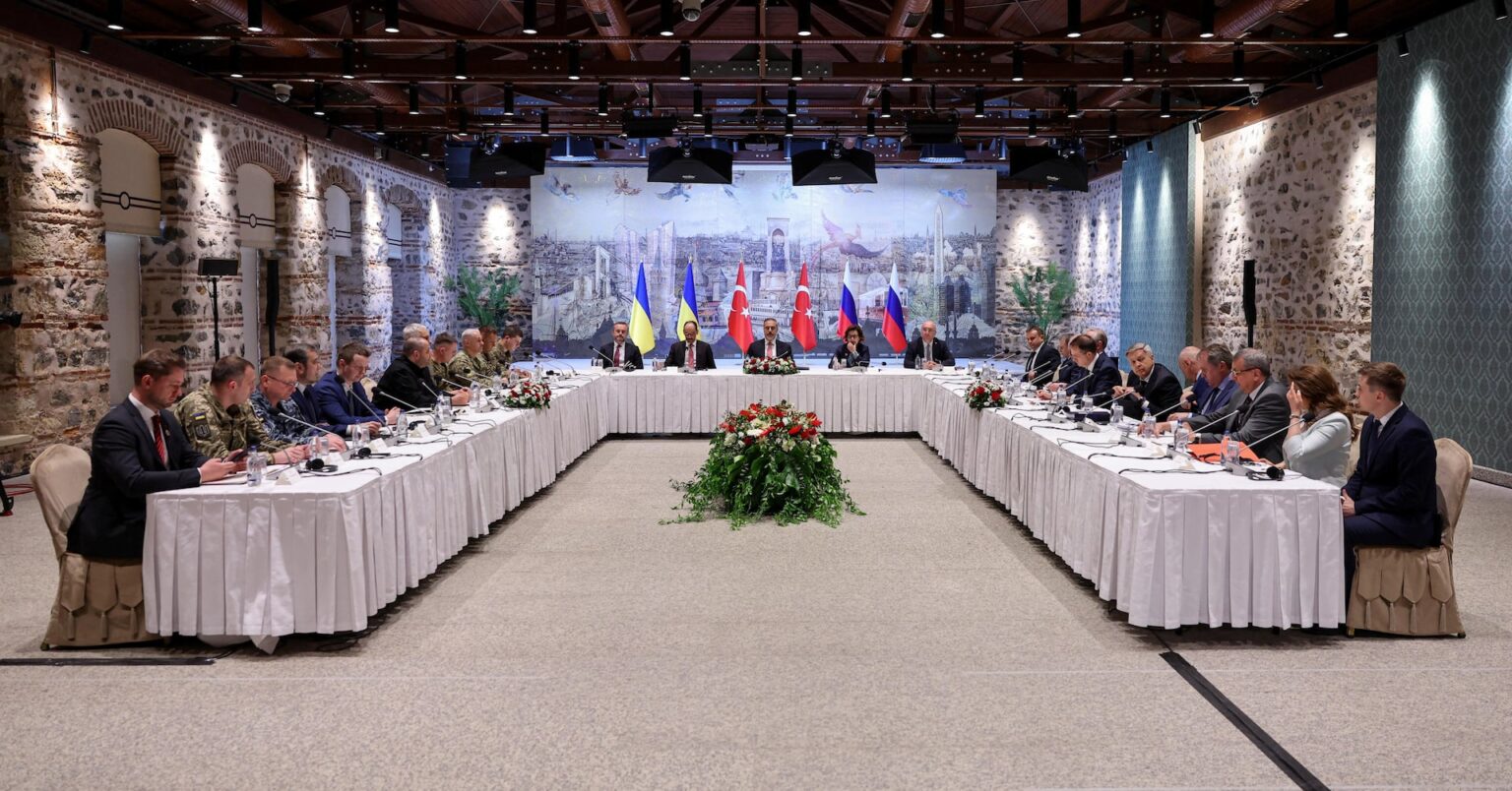 ロシアとウクライナの直接交渉終了、3年ぶり　溝埋まらず | ロイター