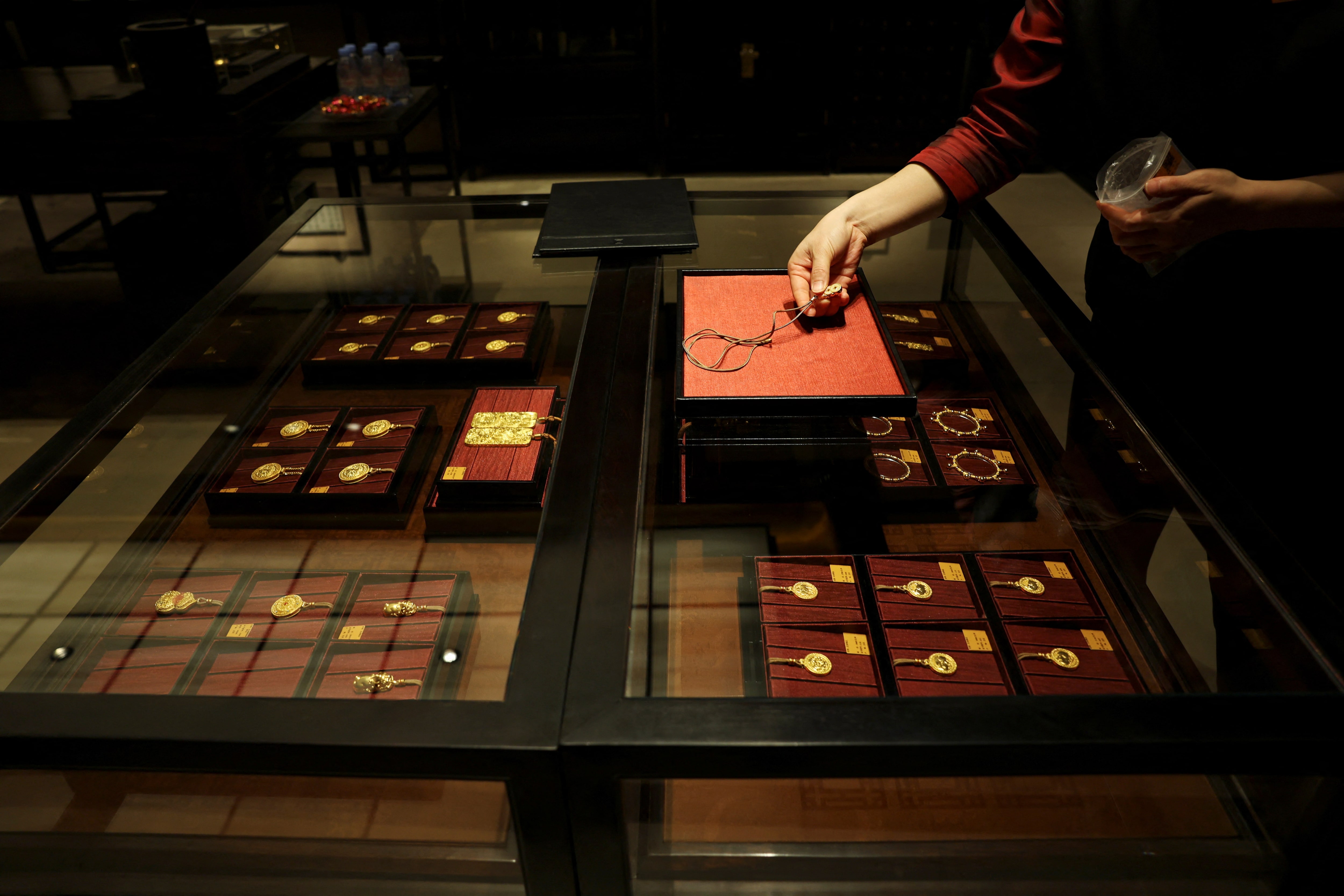 中国人民銀、先月に金輸入枠を拡大　元高阻止目的も＝関係筋