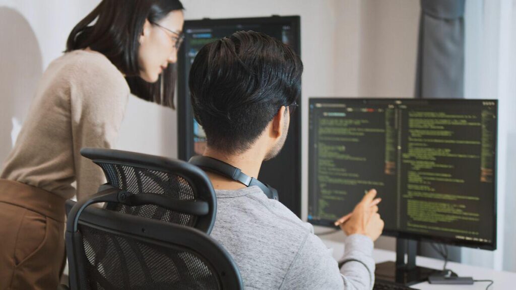 プログラミングを学んでもムダに…最新データでわかった｢AIに奪われた仕事｣｢最大の犠牲者｣とは【同じ業界でも"職種"で明暗が分かれる結果に…】