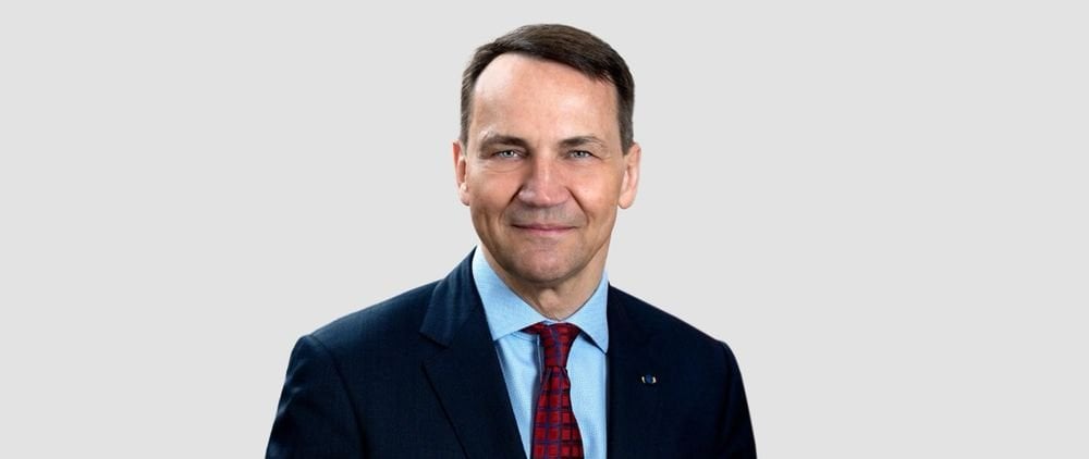 Sikorski：NATOはロシアを封じ込めるために作成されました。その後、ロシアをヨーロッパ化しようとして20年以上を費やしました。そして、そのすべてを放棄し、帝国を再建しようとするのはロシアでした。これは許可しません。 10年の終わりまでに、私たちはより強くなり、ロシアはひどい二日酔いになります。