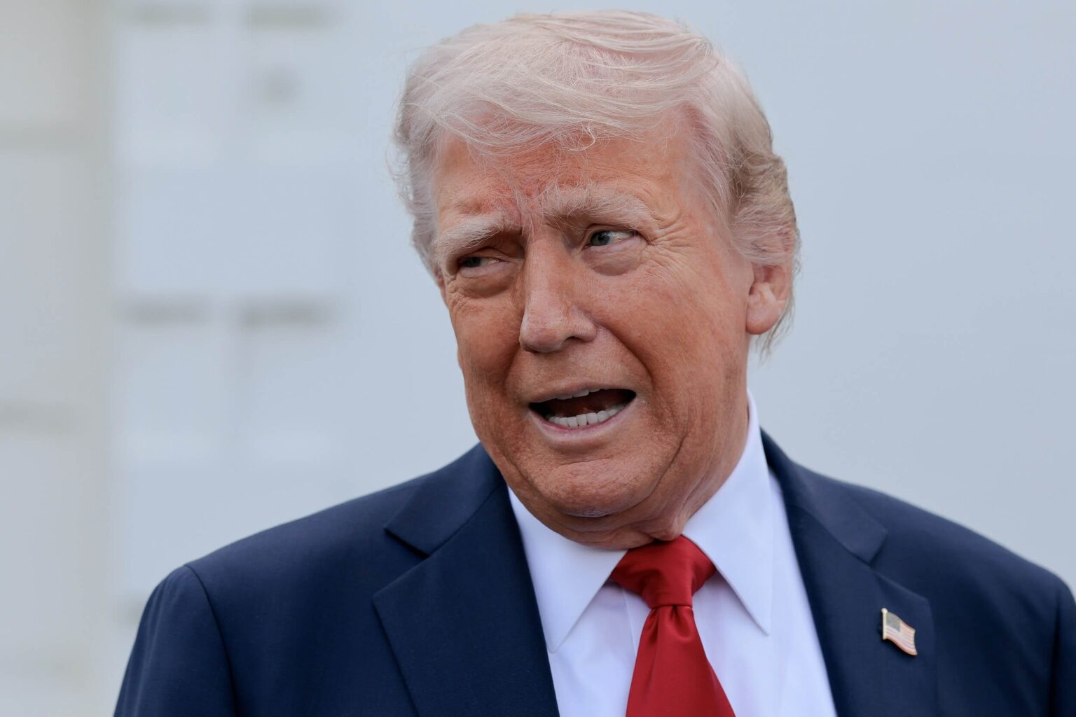 アメリカのユダヤ人有権者の半数はトランプが反ユダヤ主義であると信じている、と世論調査は発見した