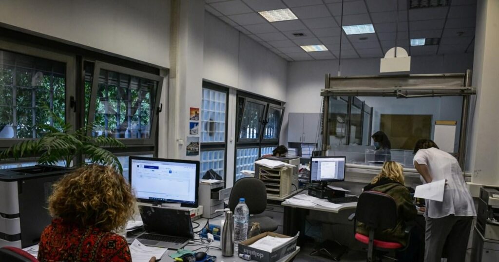 ギリシャは賃金でブルガリアを下回っているため、国の名目GDPは今年2010年レベルに戻りますが、収益で数年間かかることになります。