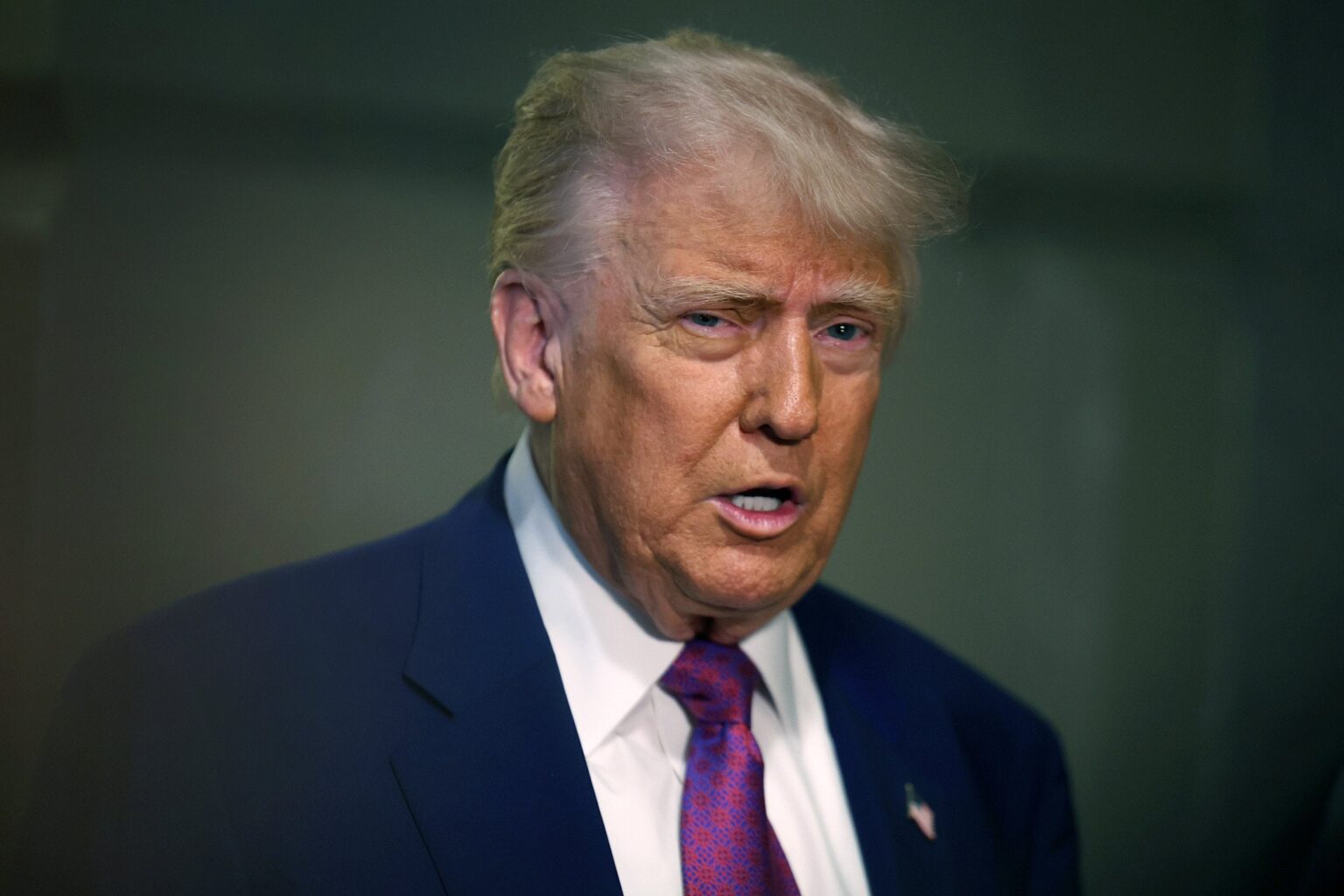 トランプの大きな法案に隠された条項が米国最高裁判所を武装解除する可能性がある