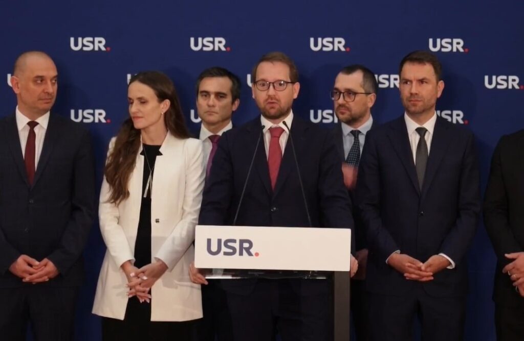 フリッツ、コトロセニの協議の後：USRとPNLにはPSDよりも多くの議員がいます。IlieBolojanPremierを提案します。VATを増やして70億のLEIを獲得する前に、アンテナの増加を削減し、60億のLEIを獲得しましょう