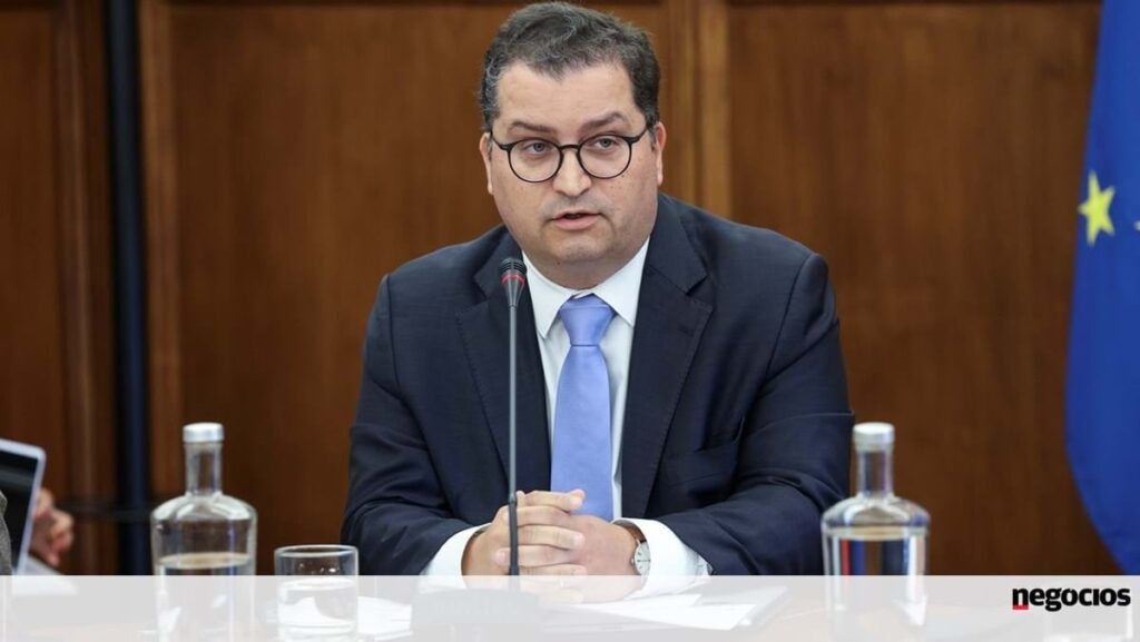 政府は、費用の封じ込めでブリュッセルを超えて行くことを認めています