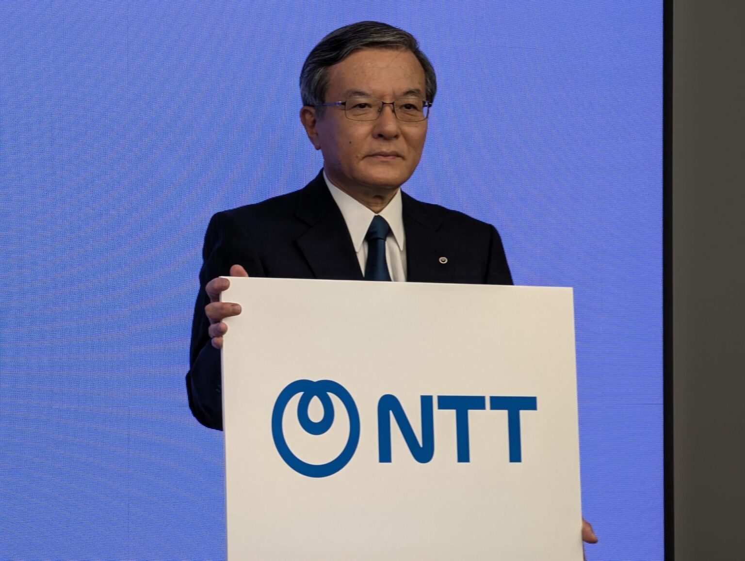 【ひねりなし】「日本電信電話」が「NTT」に社名を変更