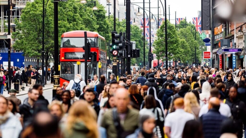 英国人のほぼ半数は「自分の国の見知らぬ人」のように感じています