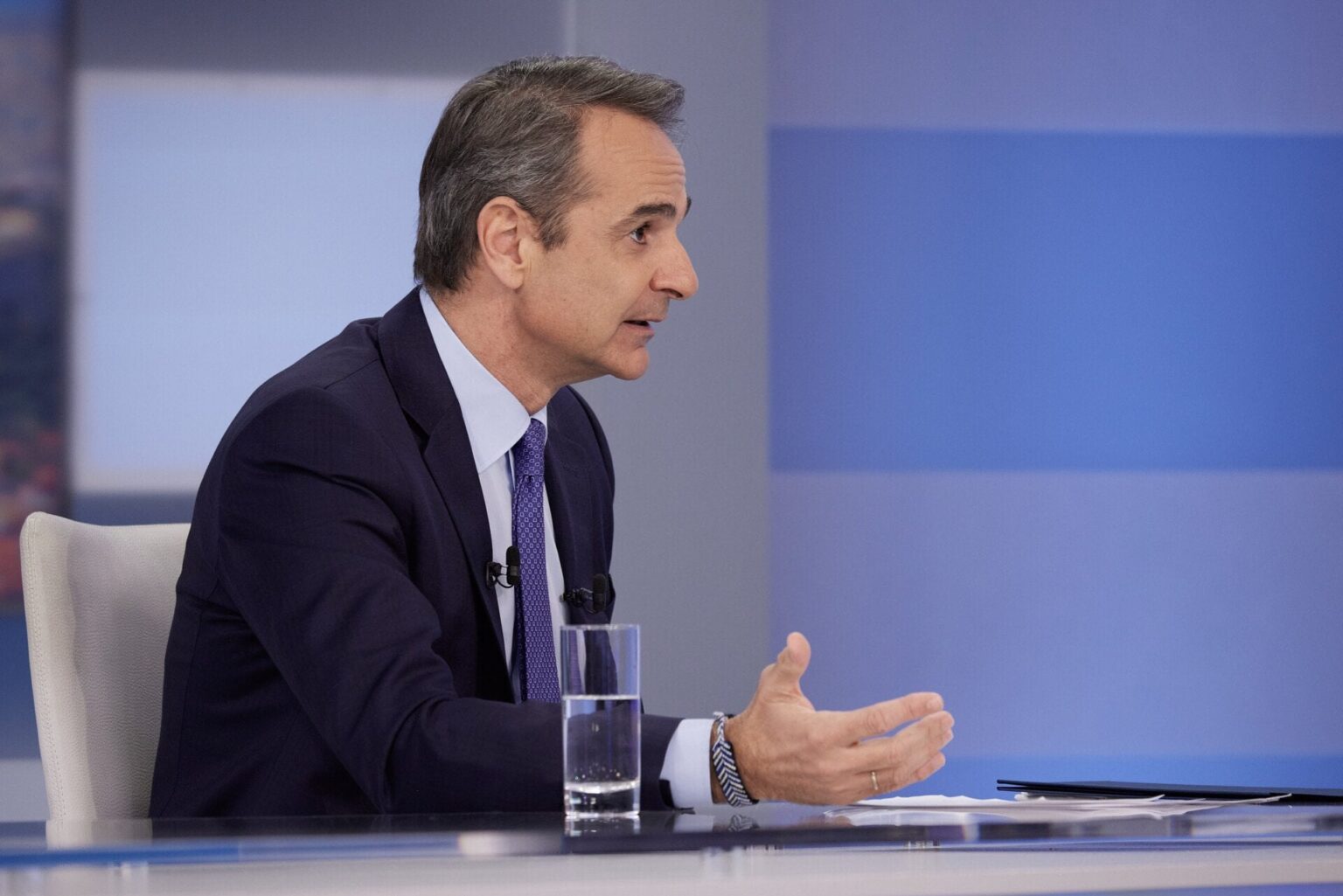 K. mitsotakis：州の永続性に関する第103条を修正する時が来ました