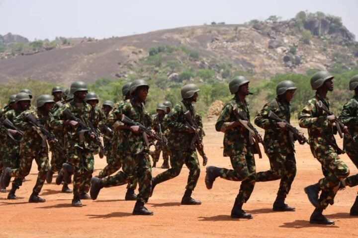 ナイジェリア軍が外国のmerc兵を訓練したと非難しているため、4人のパキスタン人が逮捕された