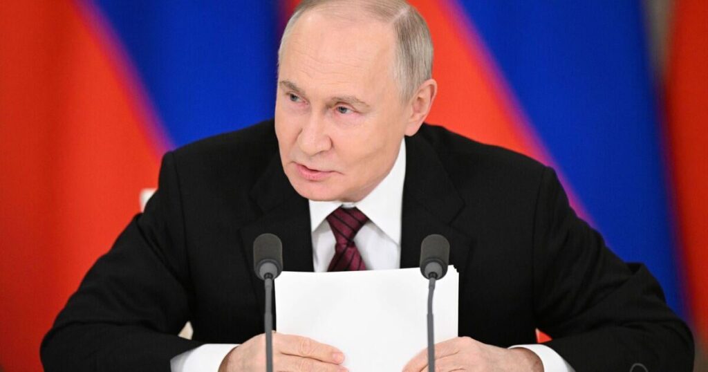 ロシアのプーチンは深夜のクレムリンの発表でウクライナの大規模な決定を下す