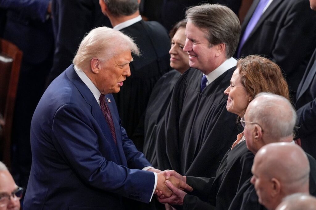 トランプは、エイリアンの敵法の下で彼の国外追放を阻止する最高裁判所の判決が「違法」であるという考えを支持している