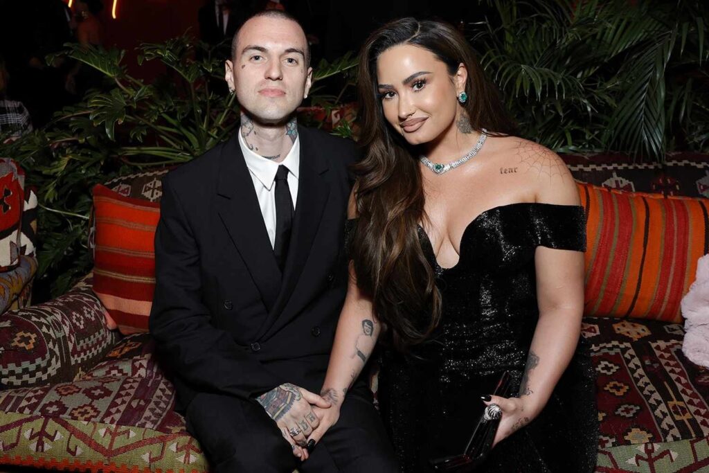 デミ・ロヴァートはロマンチックなカリフォルニアの結婚式でジョーダン「ジュート」と結婚する