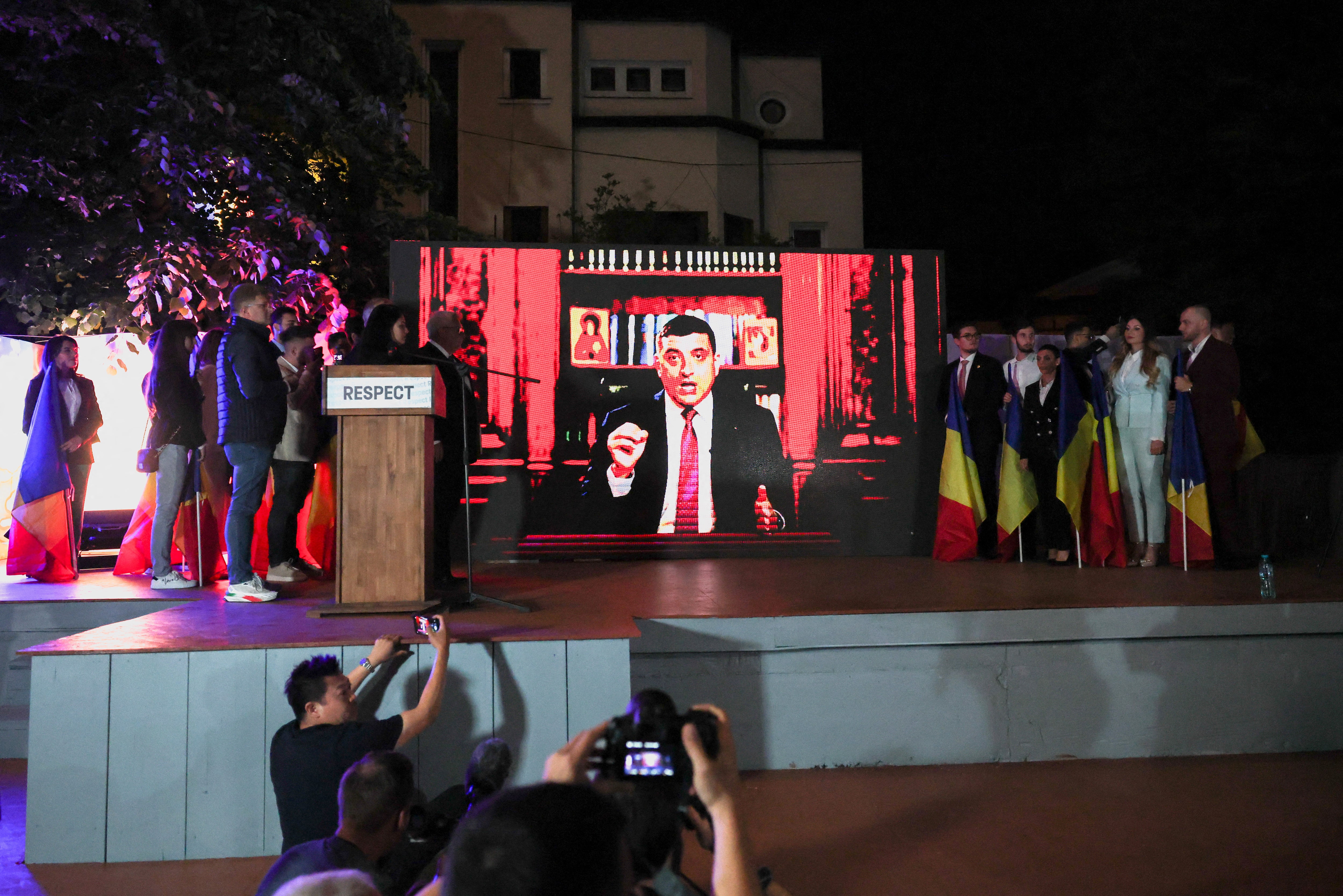 ルーマニア大統領選、極右候補が決選投票へ　欧州懐疑派・親トランプ